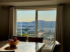 Dining - Breathtaking Views • 4BR • Chef Kitchen • Sleeps 9 (Victoria)