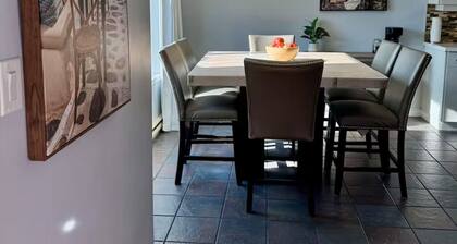Breathtaking Views • 4BR • Chef Kitchen • Sleeps 9