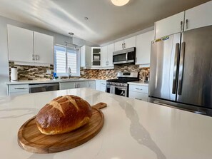 Private kitchen - Breathtaking Views • 4BR • Chef Kitchen • Sleeps 9 (Victoria)