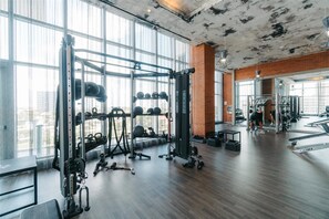 Fitness facility - 3-bedroom apartment in wonderful Hollywood with AC and comfort (Hollywood)