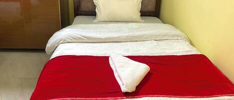 Habitación Confort con 1 cama matrimonial o 2 individuales, vista al río | Escritorio, espacio para trabajar con laptop y insonorización