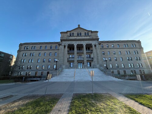 2BR Condo in castle next to Jarry park & Marché Jean-Talon, gym, sauna, rooftop