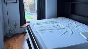 2 bedrooms, internet, bed sheets