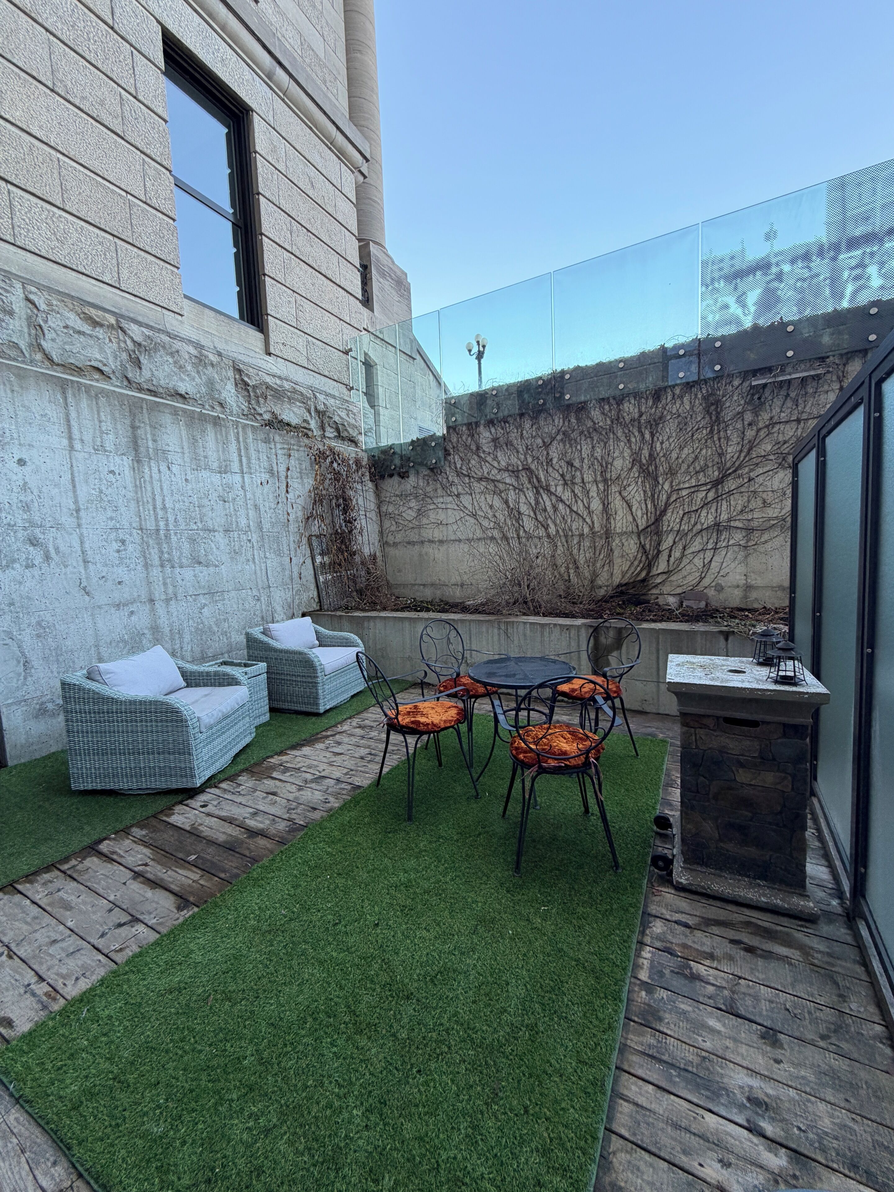 Outdoor dining
