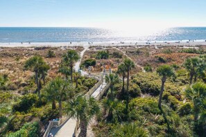 On the beach - Breakers Seaside Escape - Near Coligny (Hilton Head Island)