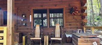 Warm n fuzzy 3-bedroom cabin with AC in DT Maggie Valley