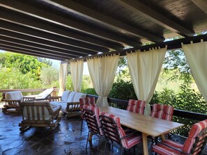 Outdoor dining - Vrbo Property (Sardegna)