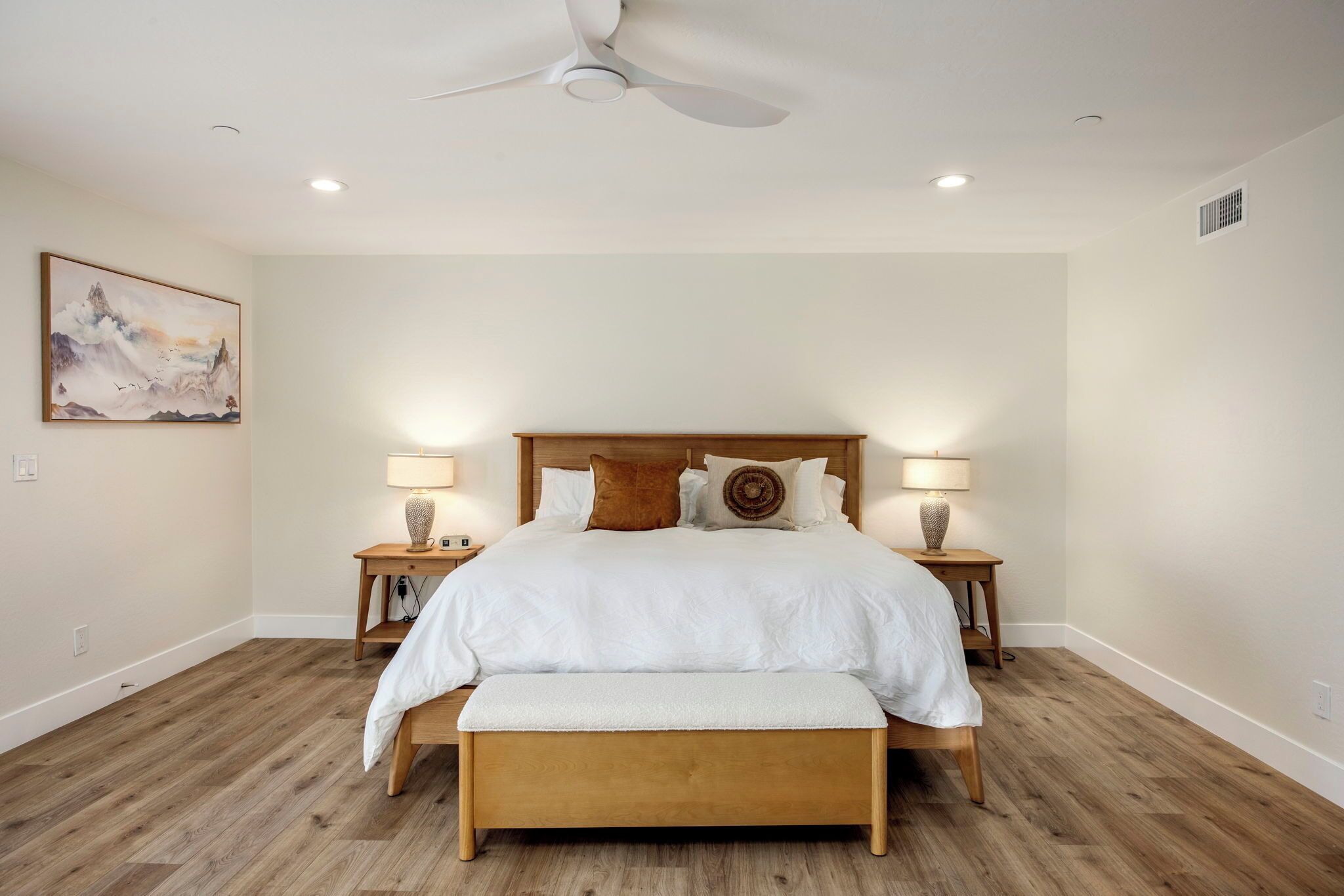 5 bedrooms, WiFi, bed sheets