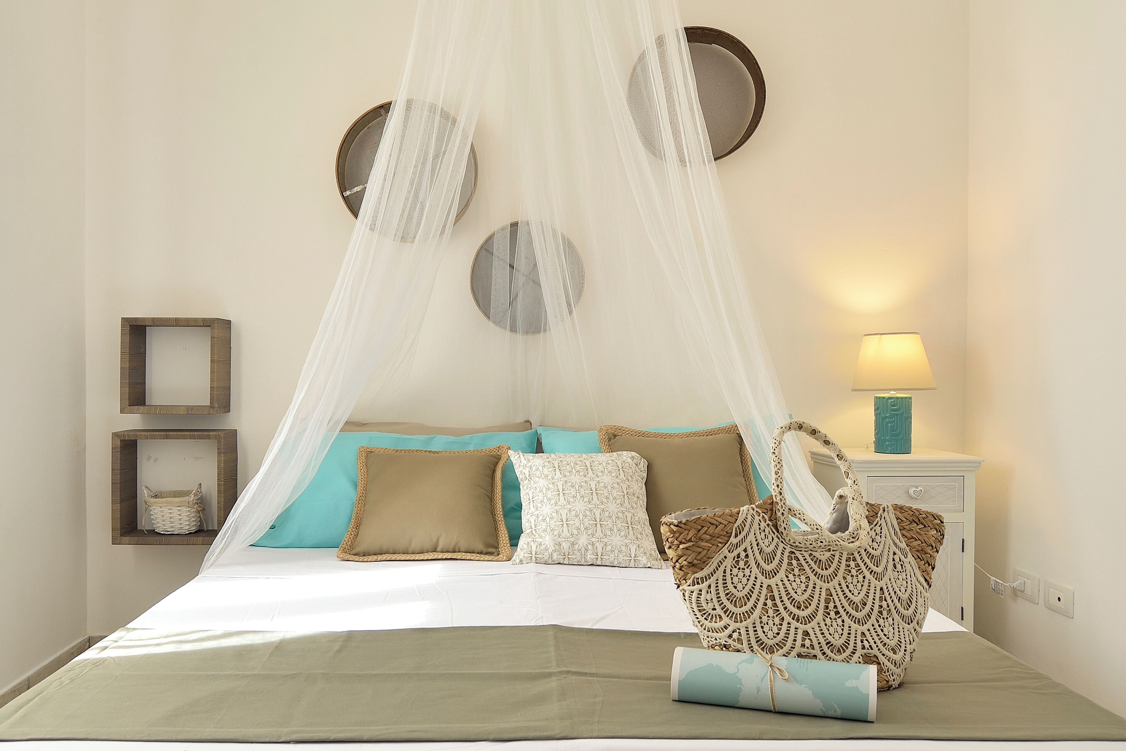 Tabla de planchar con plancha, wifi gratis, ropa de cama