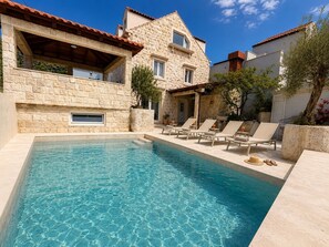 Outdoor pool - Villa Royal Stone-1min walk to the Beach (Zaton)