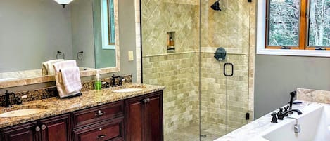 Shower, jetted bath, hair dryer, towels