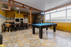 Dining - Casa para 12 em Itajaí | Piscina e Churrasqueira (Itajaí)
