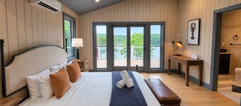Lakefront Paradise  Pool + Paddle Boats  Sleeps 12