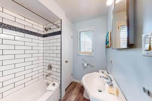 Bathroom - Garden House at Evergreen Resort in Wasaga Beach (Wasaga Beach)