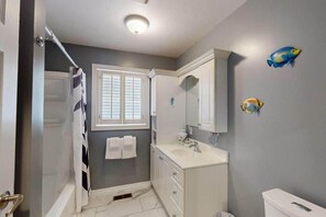 Bathroom - Wavy Daze in Wasaga Beach (Wasaga Beach)
