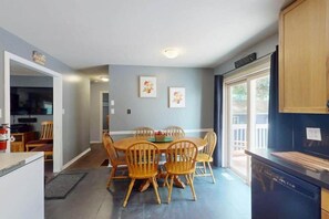 Dining - Wavy Daze in Wasaga Beach (Wasaga Beach)