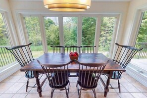 Dining - Monterra House on 1 acre in Blue Mountain (The Blue Mountains)