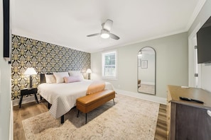 Iron/ironing board, Internet, bed sheets - Beehive Bungalow | Firepit | Downtown Wilmington (Wilmington)