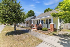 Exterior - Beehive Bungalow | Firepit | Downtown Wilmington (Wilmington)