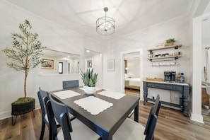 Dining - Beehive Bungalow | Firepit | Downtown Wilmington (Wilmington)