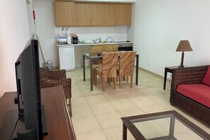 Interior - 1 Bed Apartment Sleeps 2 - Pool Access - Balcony (Portimão)
