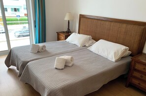 1 bedroom, iron/ironing board, free WiFi, bed sheets - 1 Bed Apartment Sleeps 2 - Pool Access - Balcony (Portimão)