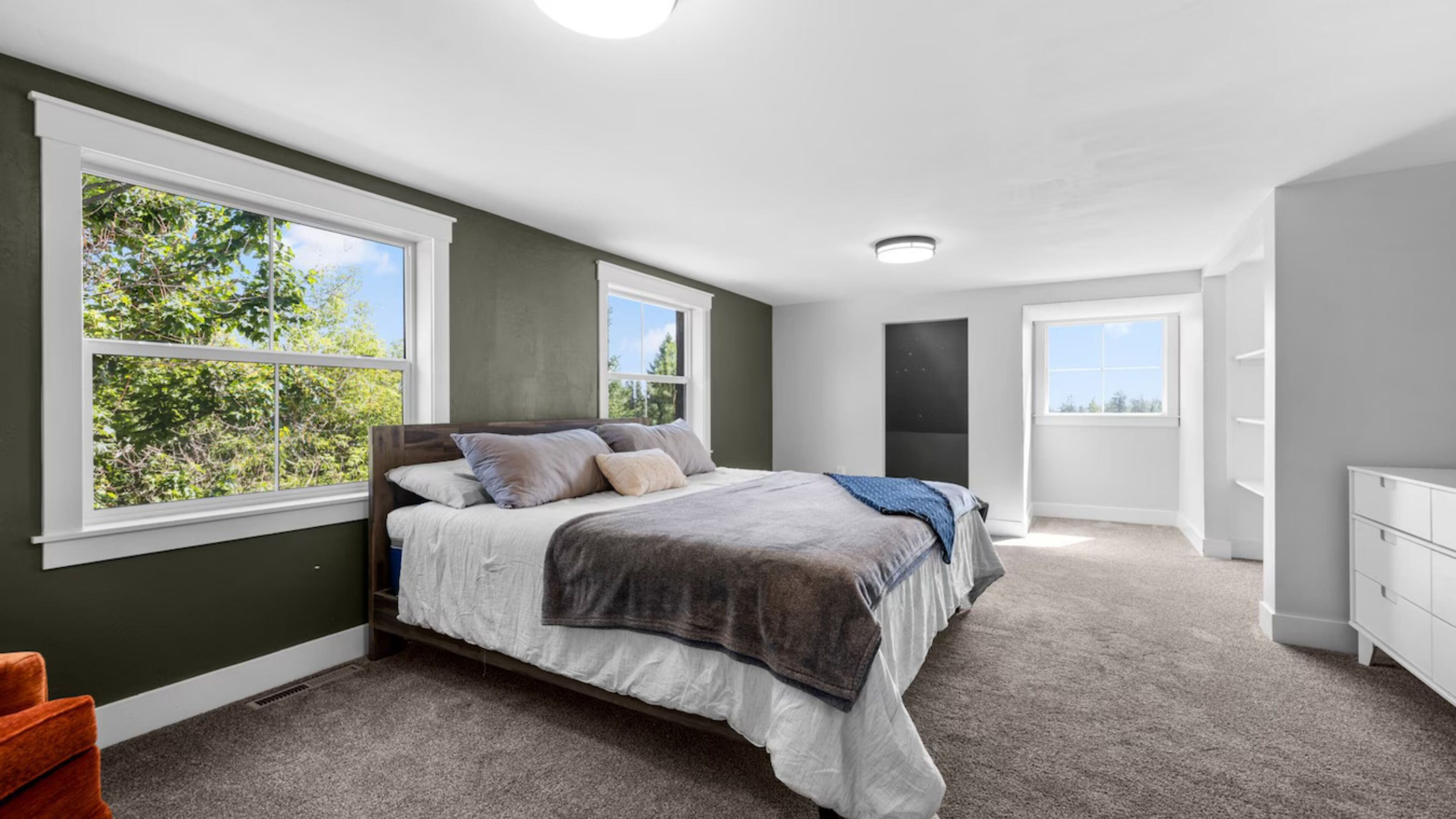 5 habitaciones, tabla de planchar con plancha, wifi y ropa de cama 