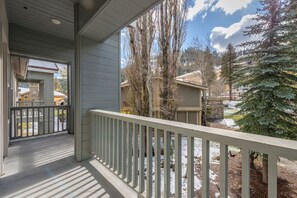 Property grounds - VIP Palisades Condo A+ Location Views Hot-Tub (Olympic Valley)