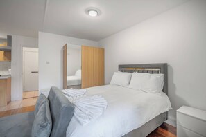 Tabla de planchar con plancha, wifi y acceso para silla de ruedas 