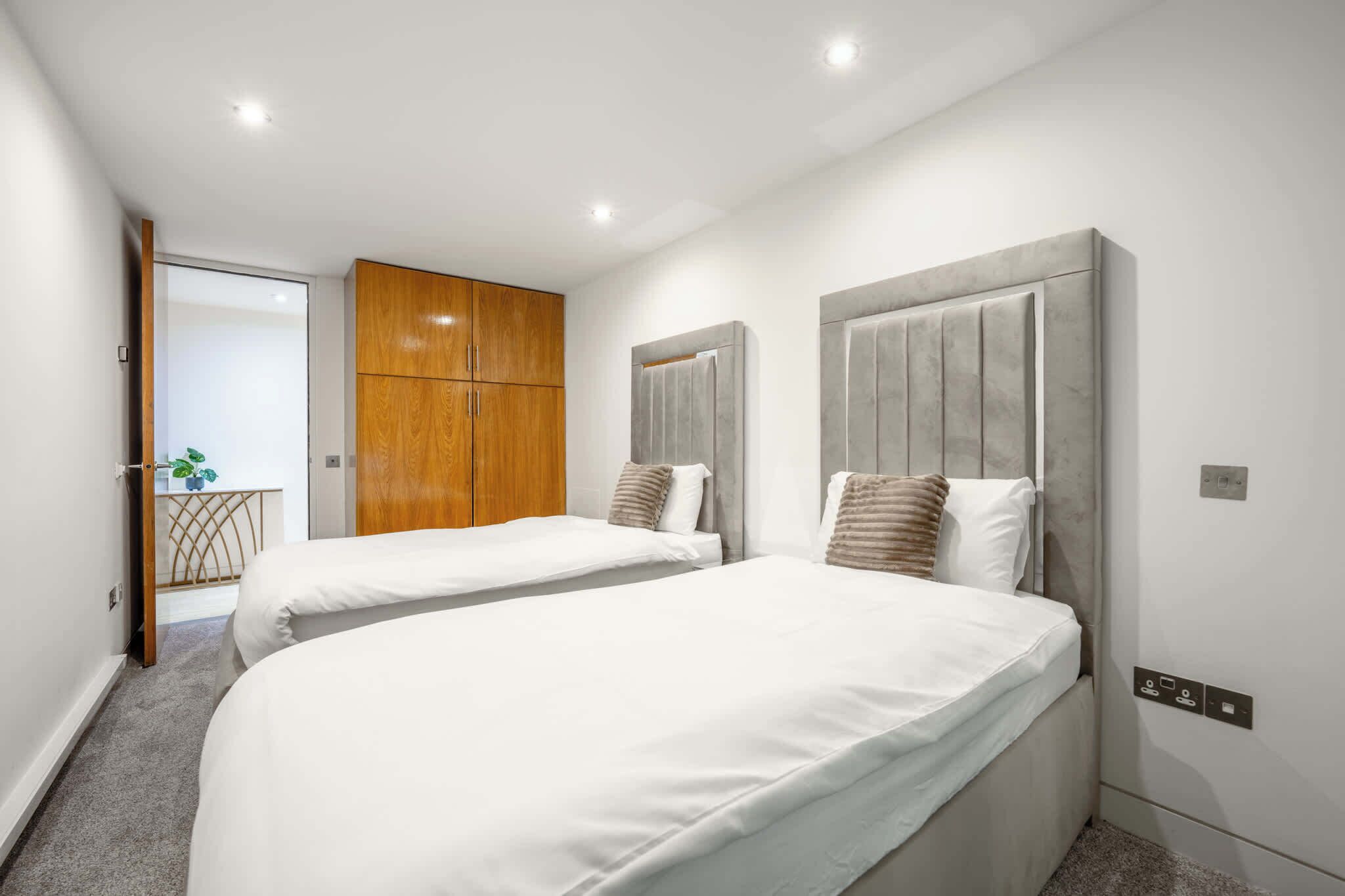 Iron/ironing board, WiFi, bed sheets, wheelchair access