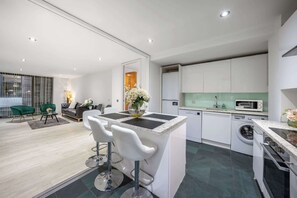 Interior - Luxurious Three Bedroom With Balcony (London)