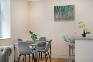 Dining - Deluxe Two bedroom Apartment (London)