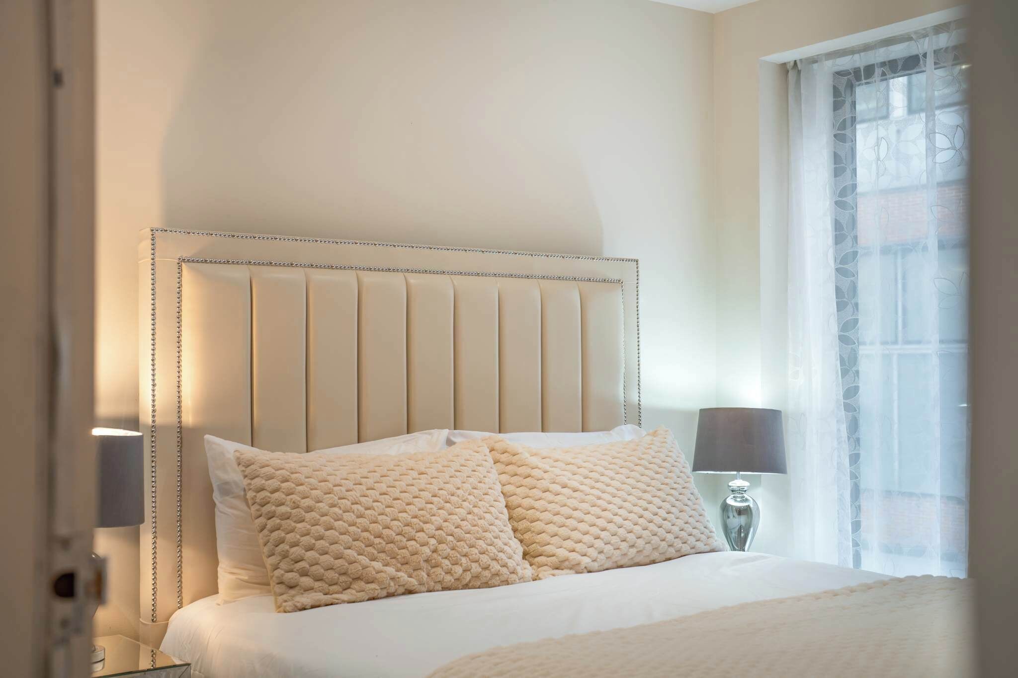 Iron/ironing board, WiFi, bed sheets, wheelchair access
