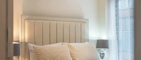 Iron/ironing board, WiFi, bed sheets, wheelchair access