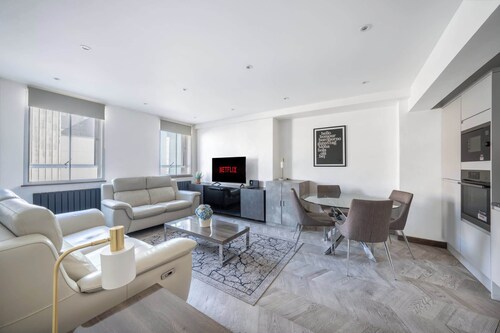 Stunning Three Bedrooms and Two Bathroom