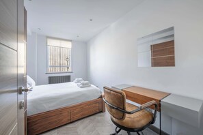 Iron/ironing board, WiFi, bed sheets, wheelchair access