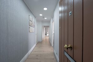 Interior - Luxurious Two Bedroom Two Bathroom (London)