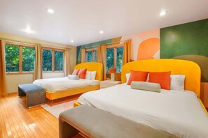 3 bedrooms, desk, WiFi, bed sheets - Colorful Cabin- Fun & Games, Pickleball, Hot Tub (South Bloomingville)