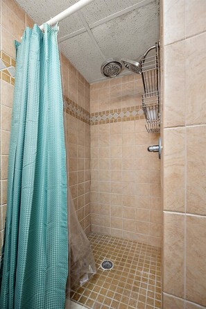 Shower, towels - Three Bedroom Oceanside Condo Steps from the Beach (Ocean City)