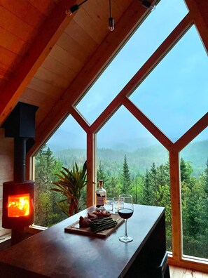 La Normande - A luxury nature retreat with mountain views, accessible via a trail (500 m) | Dining - Cabananse (L'Anse-Saint-Jean)