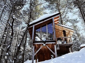 Le Gérard - A cozy romantic cabin in the woods with an outdoor fire pit accessible via a trail (2min | Exterior - Cabananse (L'Anse-Saint-Jean)