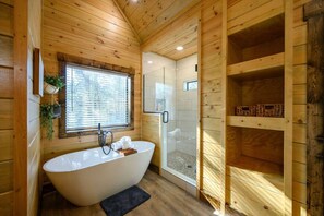 Hair dryer - Cozy & Secluded | Hot Tub | Game Room (Broken Bow)