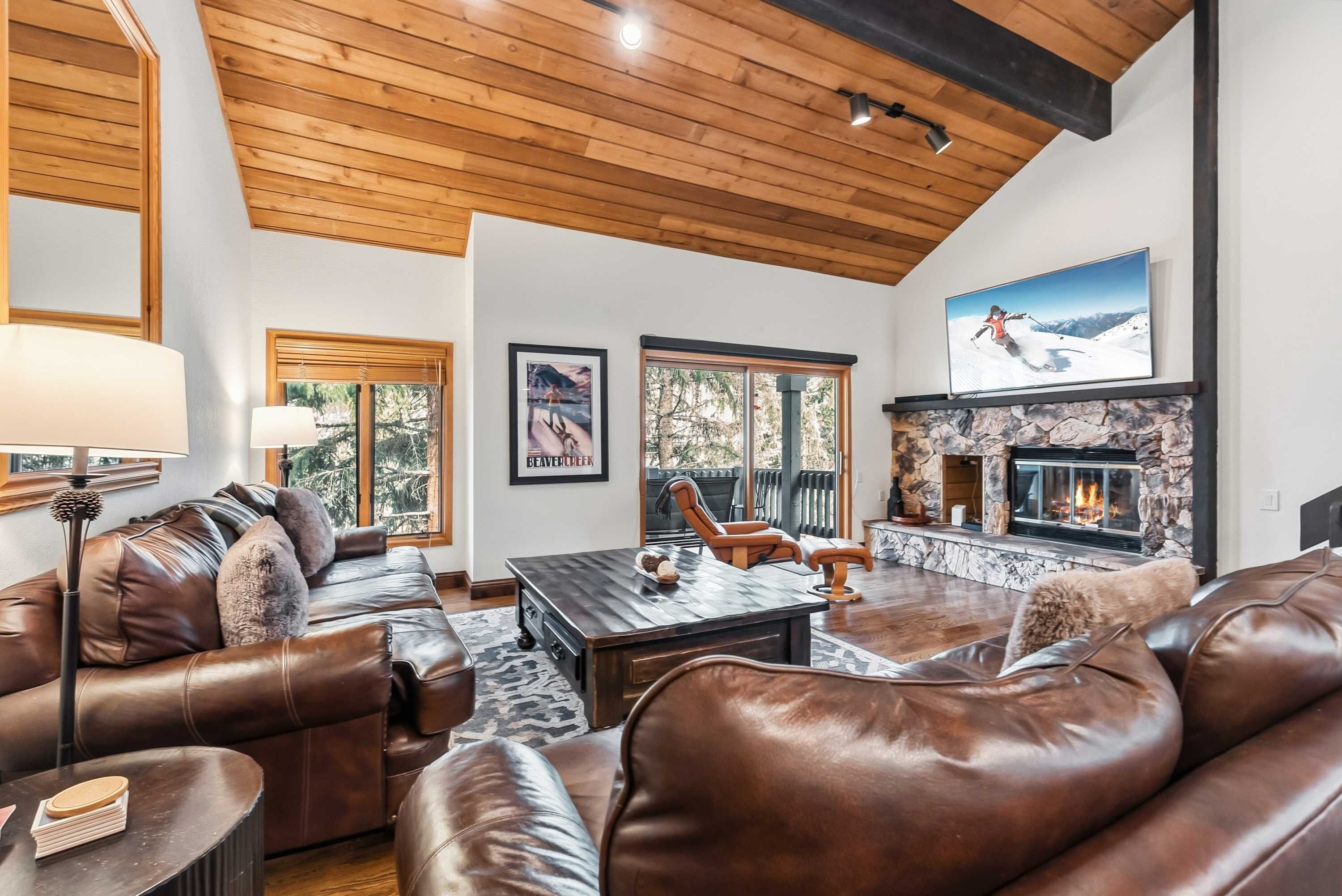Smart TV, fireplace