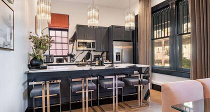 Ultimate Hotel Luxury Sleeps 16 - The Krewe