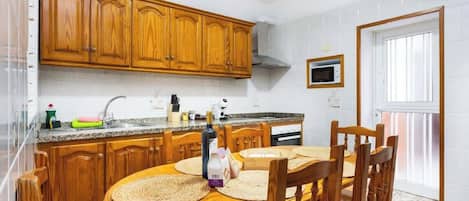 Coffee/tea maker, fridge, microwave, oven