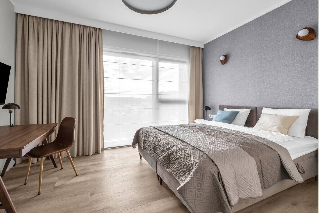 1 bedroom, desk, iron/ironing board, WiFi