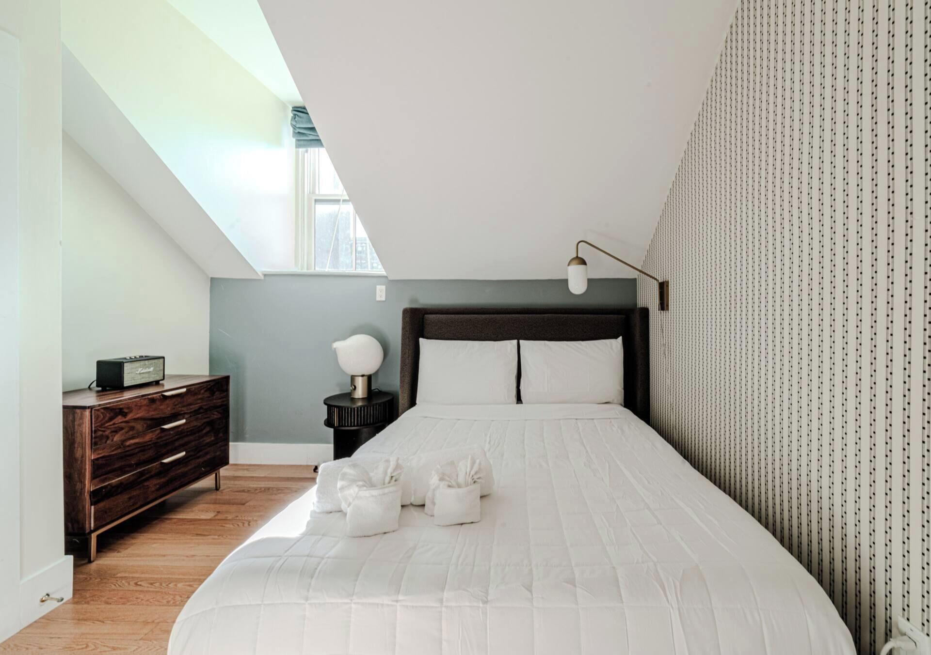 Iron/ironing board, free WiFi, bed sheets