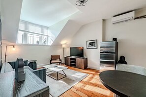 Smart TV - Beacon Hill Nights (Boston)
