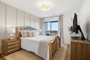 Iron/ironing board, WiFi, bed sheets - Beach and Sound Hideaway (Atlantic Beach)