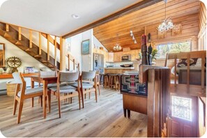 Dining - Beautiful Town House Scenic Views Snow Creek (Mammoth Lakes)